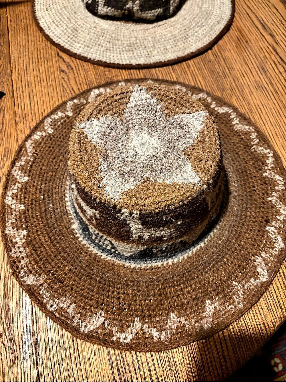 Vintage Peruvian hat - Llama pattern. - Picture 3 of 5